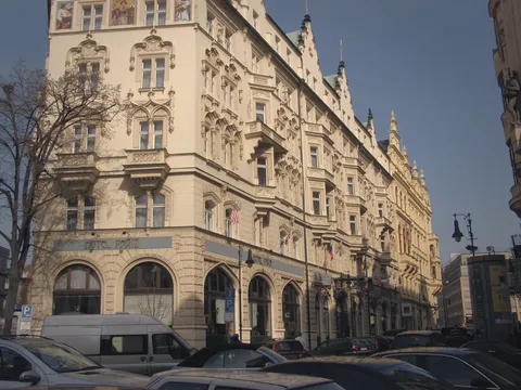 Paříž 旅館（先寄放行李）
